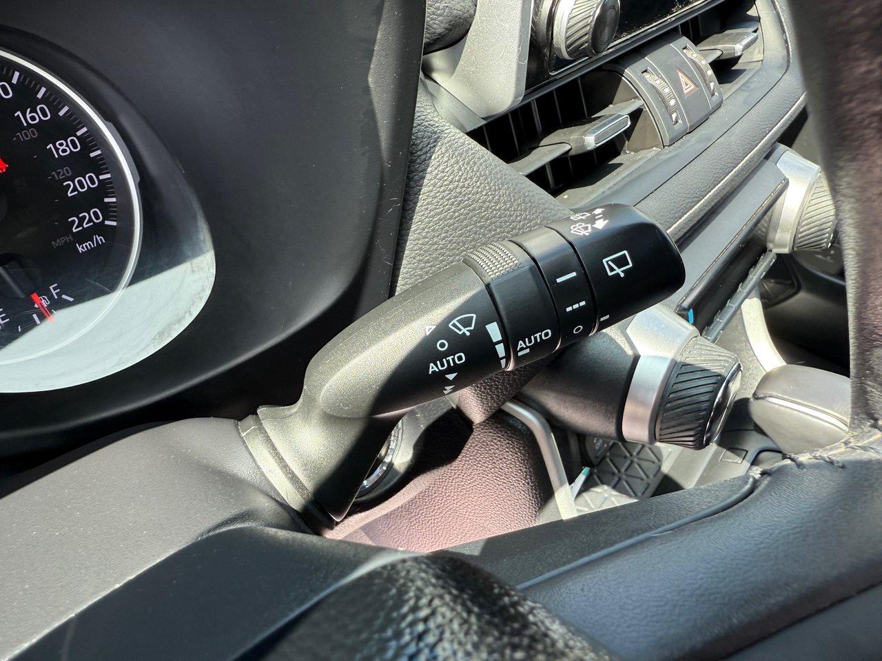2020 Toyota RAV4 XLE Photo