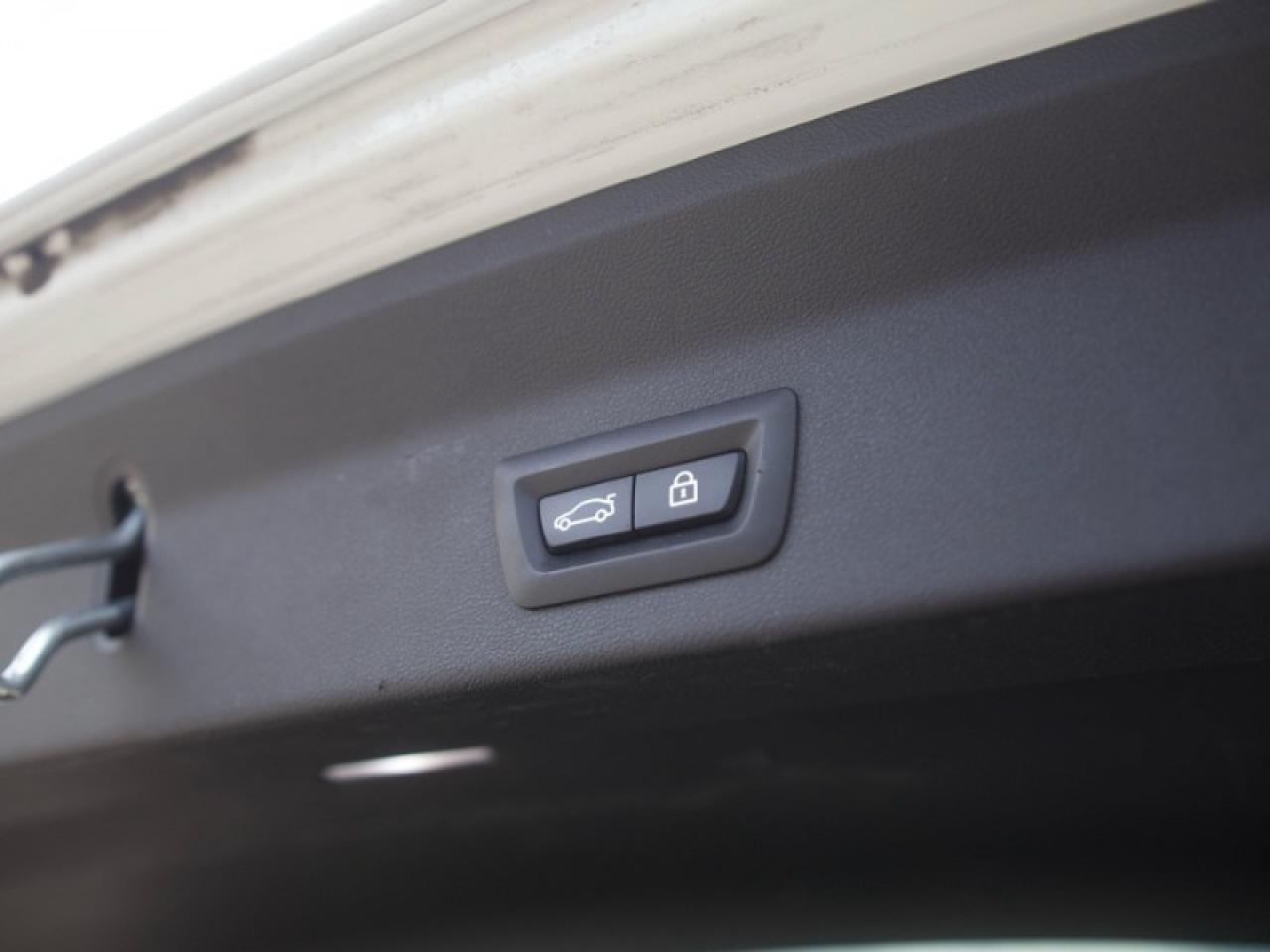 2019 BMW X3 xDrive 30i  **PREMIUM PACKAGE ESSENTIAL** Photo