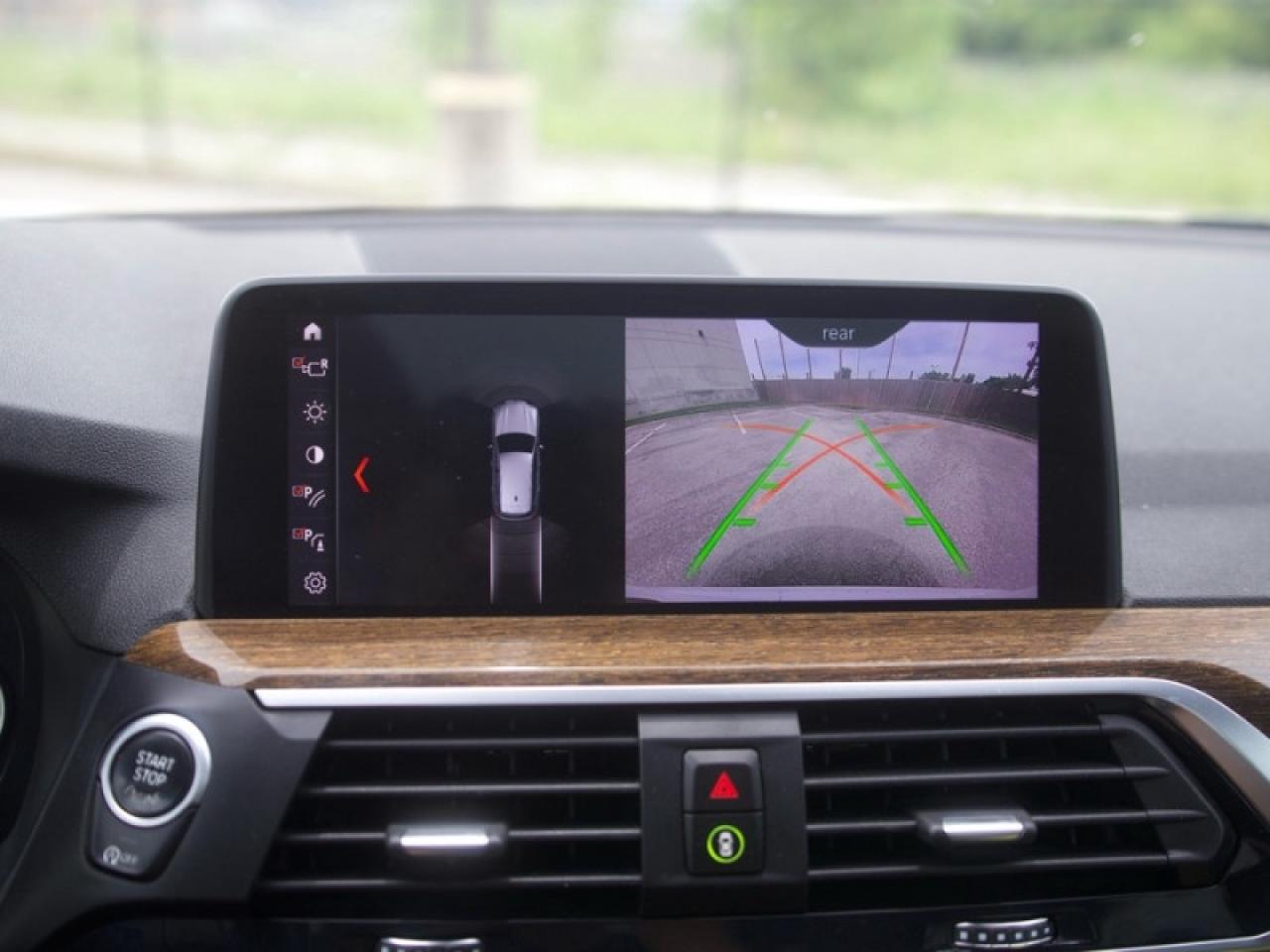 2019 BMW X3 xDrive 30i  **PREMIUM PACKAGE ESSENTIAL** Photo