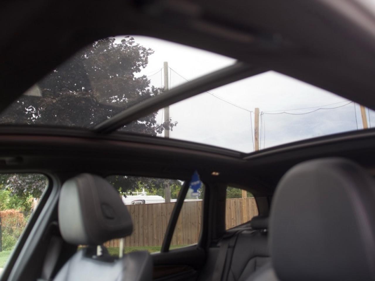 2019 BMW X3 xDrive 30i  **PREMIUM PACKAGE ESSENTIAL** Photo