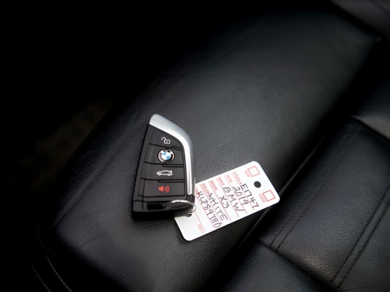 2019 BMW X3 xDrive 30i  **PREMIUM PACKAGE ESSENTIAL** Photo