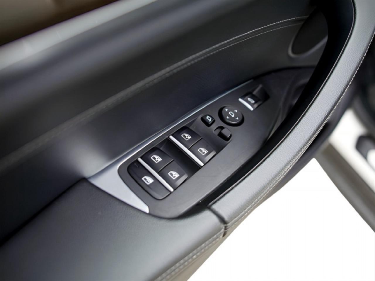 2019 BMW X3 xDrive 30i  **PREMIUM PACKAGE ESSENTIAL** Photo