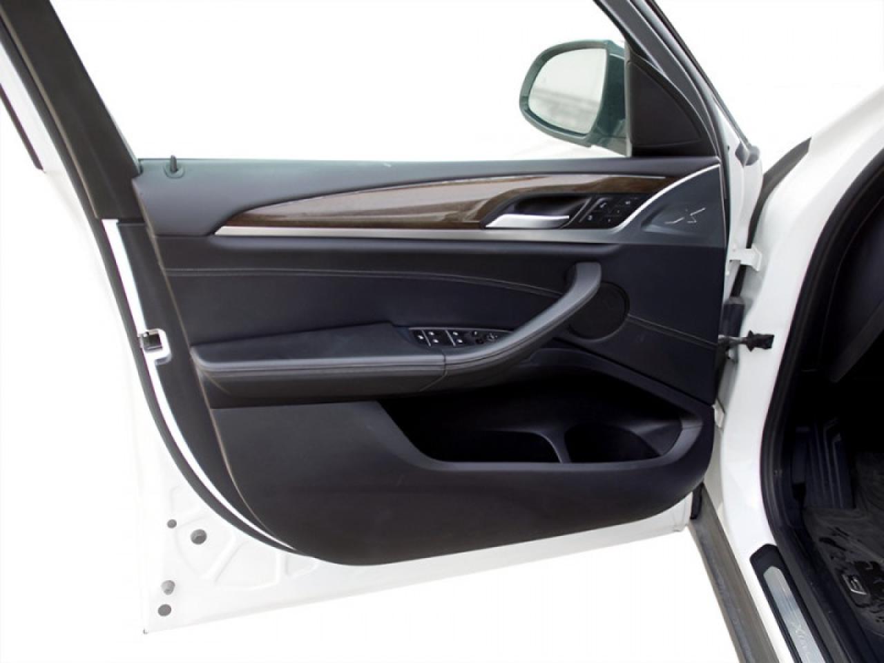 2019 BMW X3 xDrive 30i  **PREMIUM PACKAGE ESSENTIAL** Photo