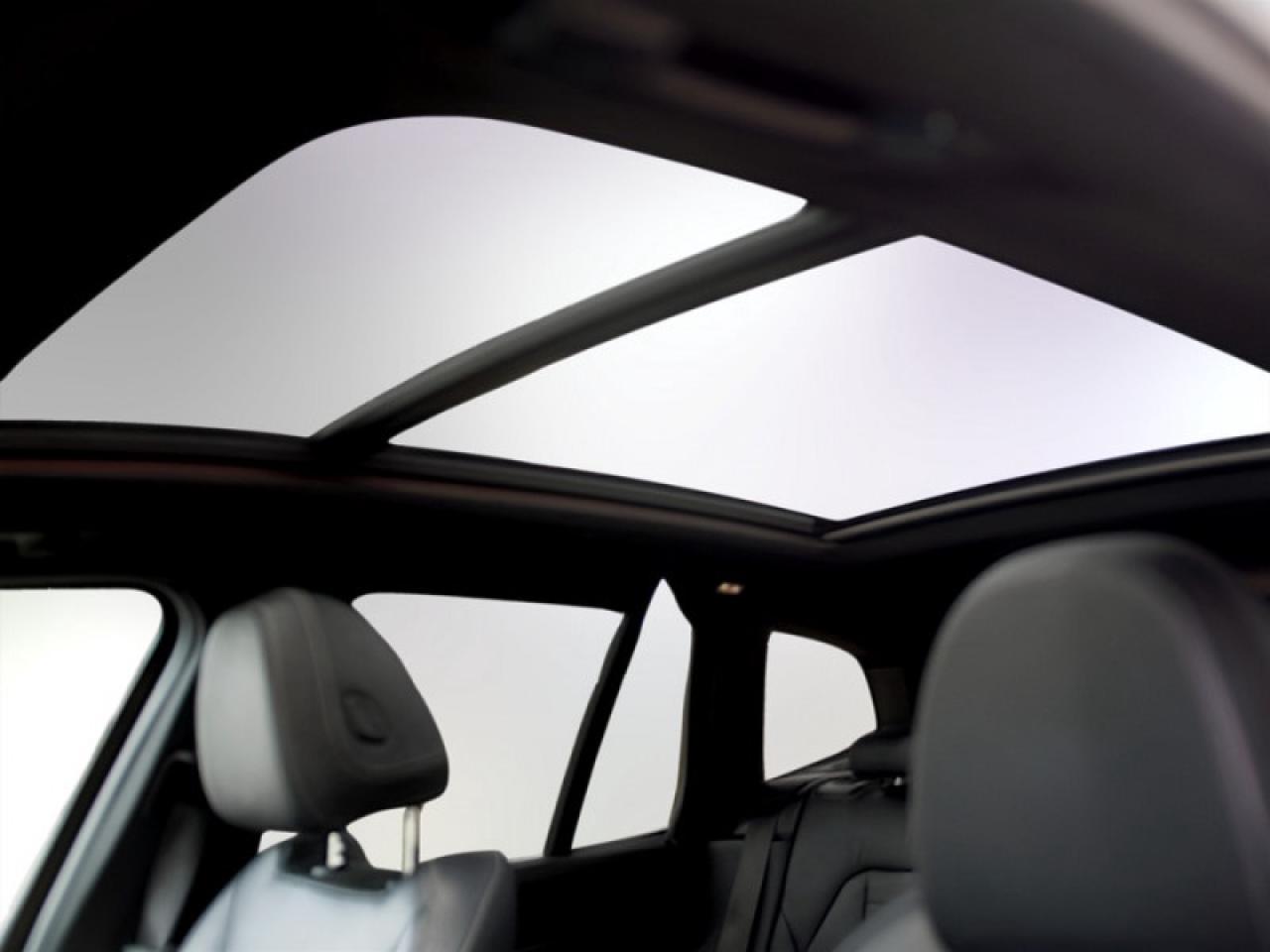 2019 BMW X3 xDrive 30i  **PREMIUM PACKAGE ESSENTIAL** Photo