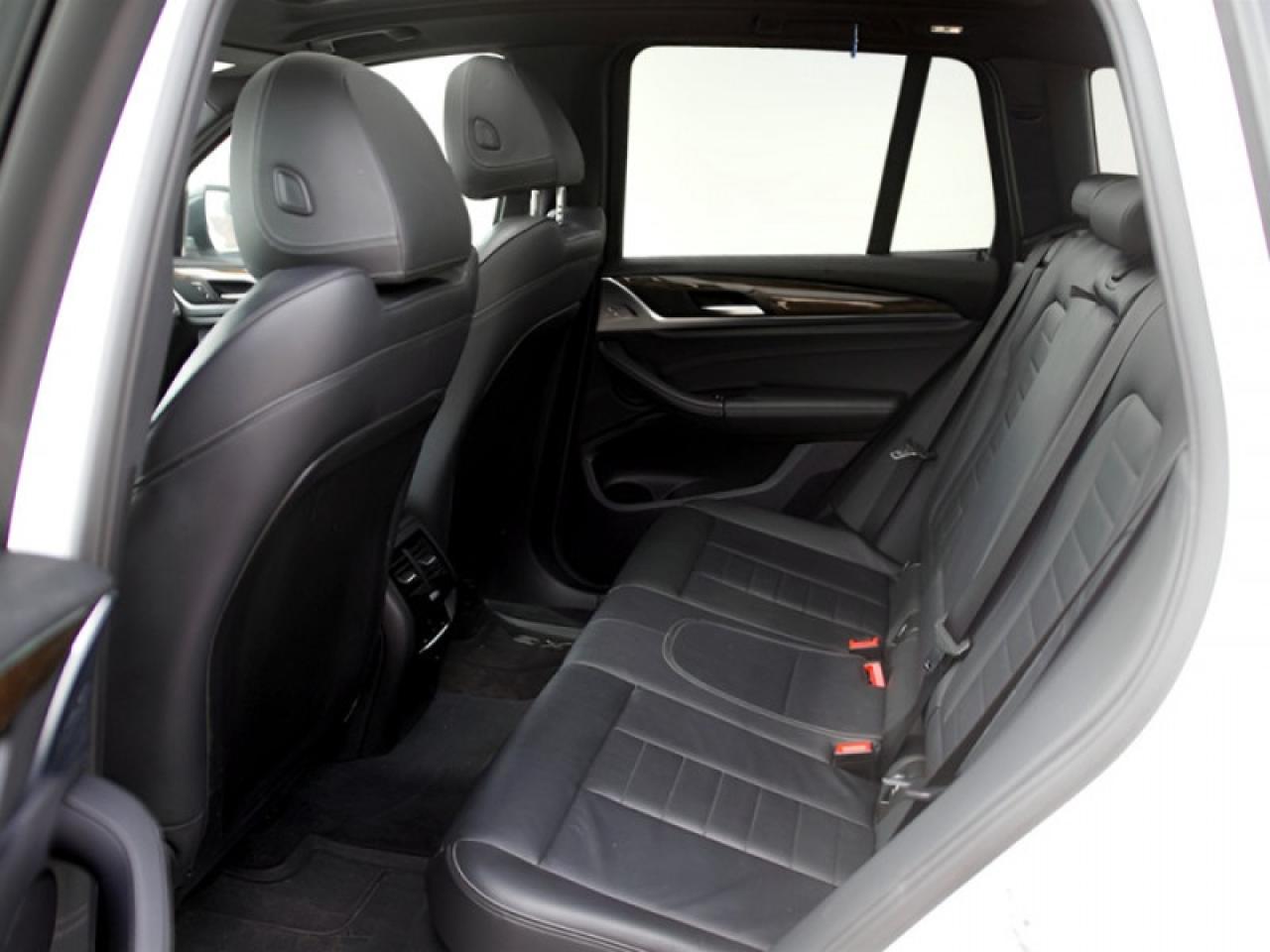 2019 BMW X3 xDrive 30i  **PREMIUM PACKAGE ESSENTIAL** Photo