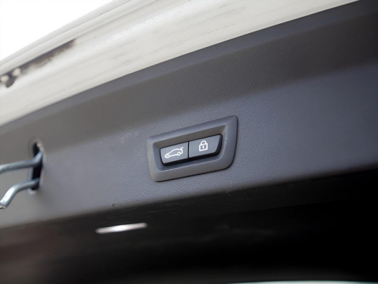 2019 BMW X3 xDrive 30i  **PREMIUM PACKAGE ESSENTIAL** Photo