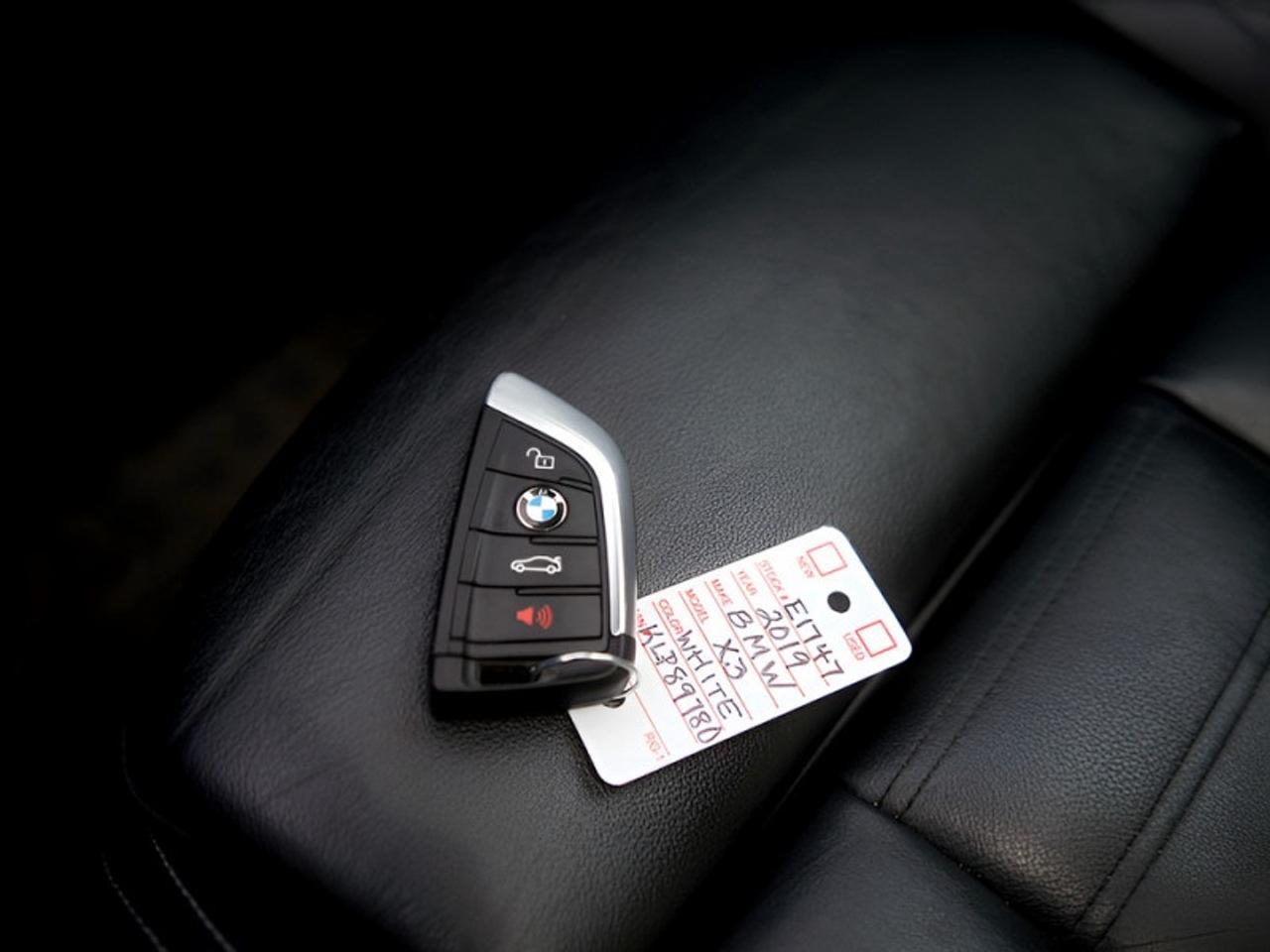 2019 BMW X3 xDrive 30i  **PREMIUM PACKAGE ESSENTIAL** Photo