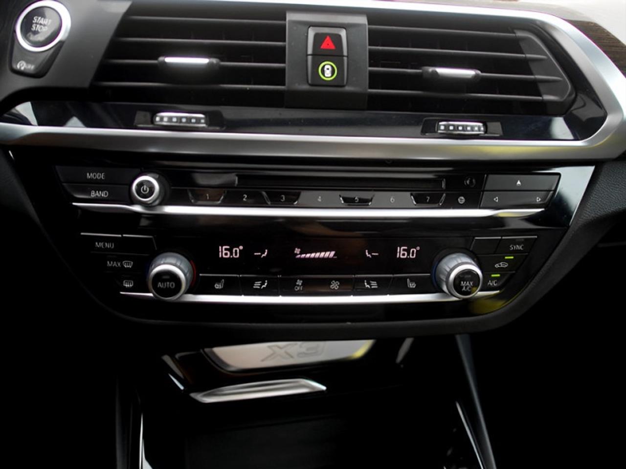 2019 BMW X3 xDrive 30i  **PREMIUM PACKAGE ESSENTIAL** Photo