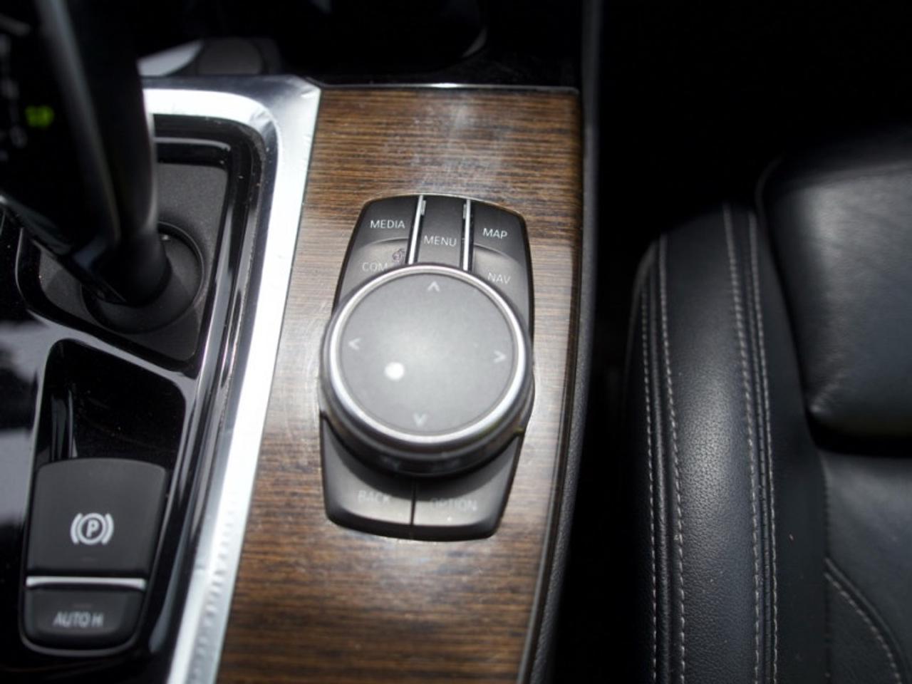 2019 BMW X3 xDrive 30i  **PREMIUM PACKAGE ESSENTIAL** Photo