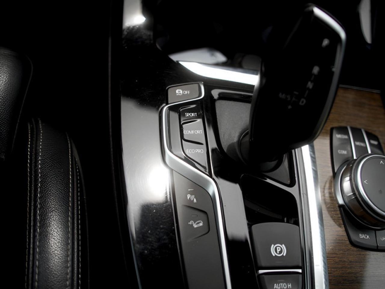 2019 BMW X3 xDrive 30i  **PREMIUM PACKAGE ESSENTIAL** Photo