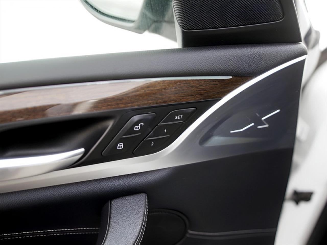 2019 BMW X3 xDrive 30i  **PREMIUM PACKAGE ESSENTIAL** Photo