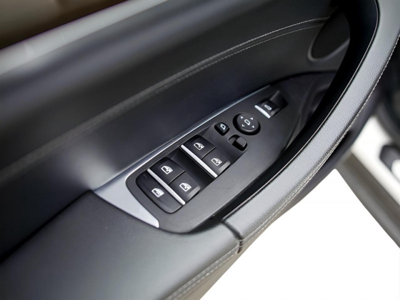 2019 BMW X3 xDrive 30i  **PREMIUM PACKAGE ESSENTIAL** Photo