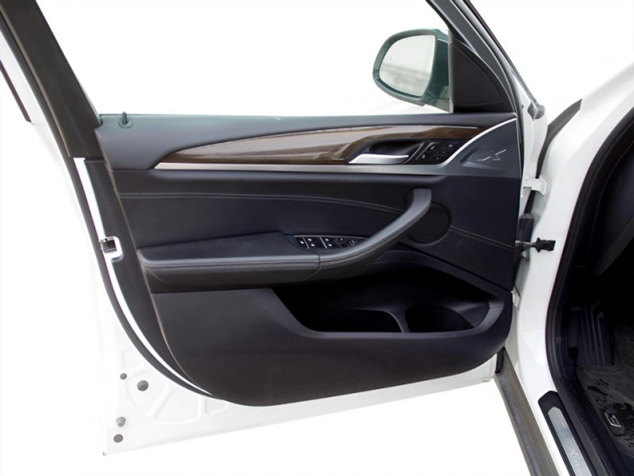 2019 BMW X3 xDrive 30i  **PREMIUM PACKAGE ESSENTIAL** Photo