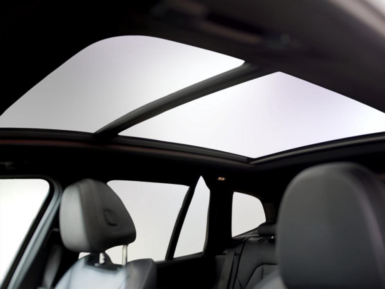 2019 BMW X3 xDrive 30i  **PREMIUM PACKAGE ESSENTIAL** Photo