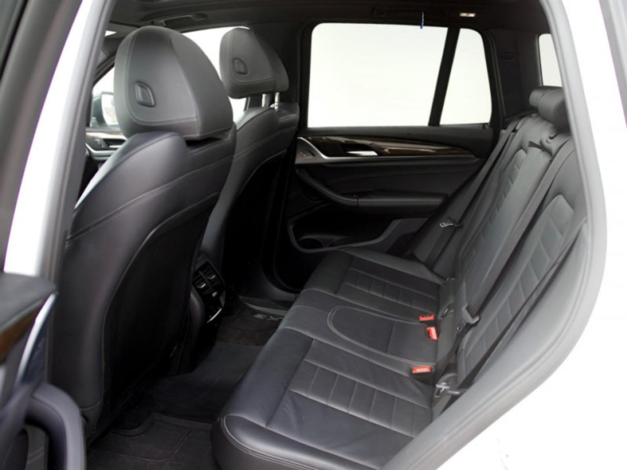 2019 BMW X3 xDrive 30i  **PREMIUM PACKAGE ESSENTIAL** Photo