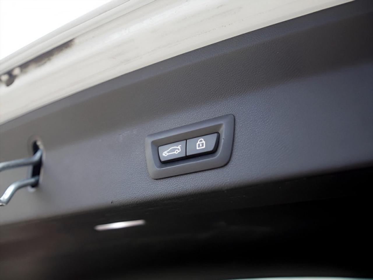 2019 BMW X3 xDrive 30i  **PREMIUM PACKAGE ESSENTIAL** Photo