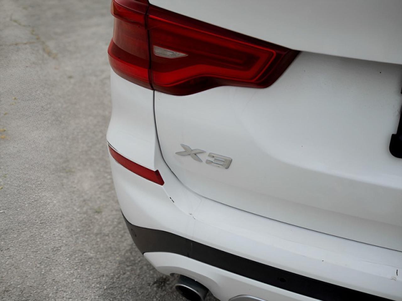 2019 BMW X3 xDrive 30i  **PREMIUM PACKAGE ESSENTIAL** Photo