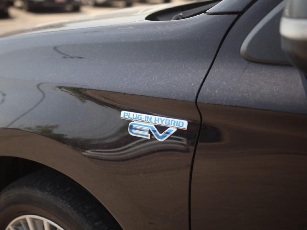 2020 Mitsubishi Outlander Phev SE  **14 SERVICE RECORDS** Photo