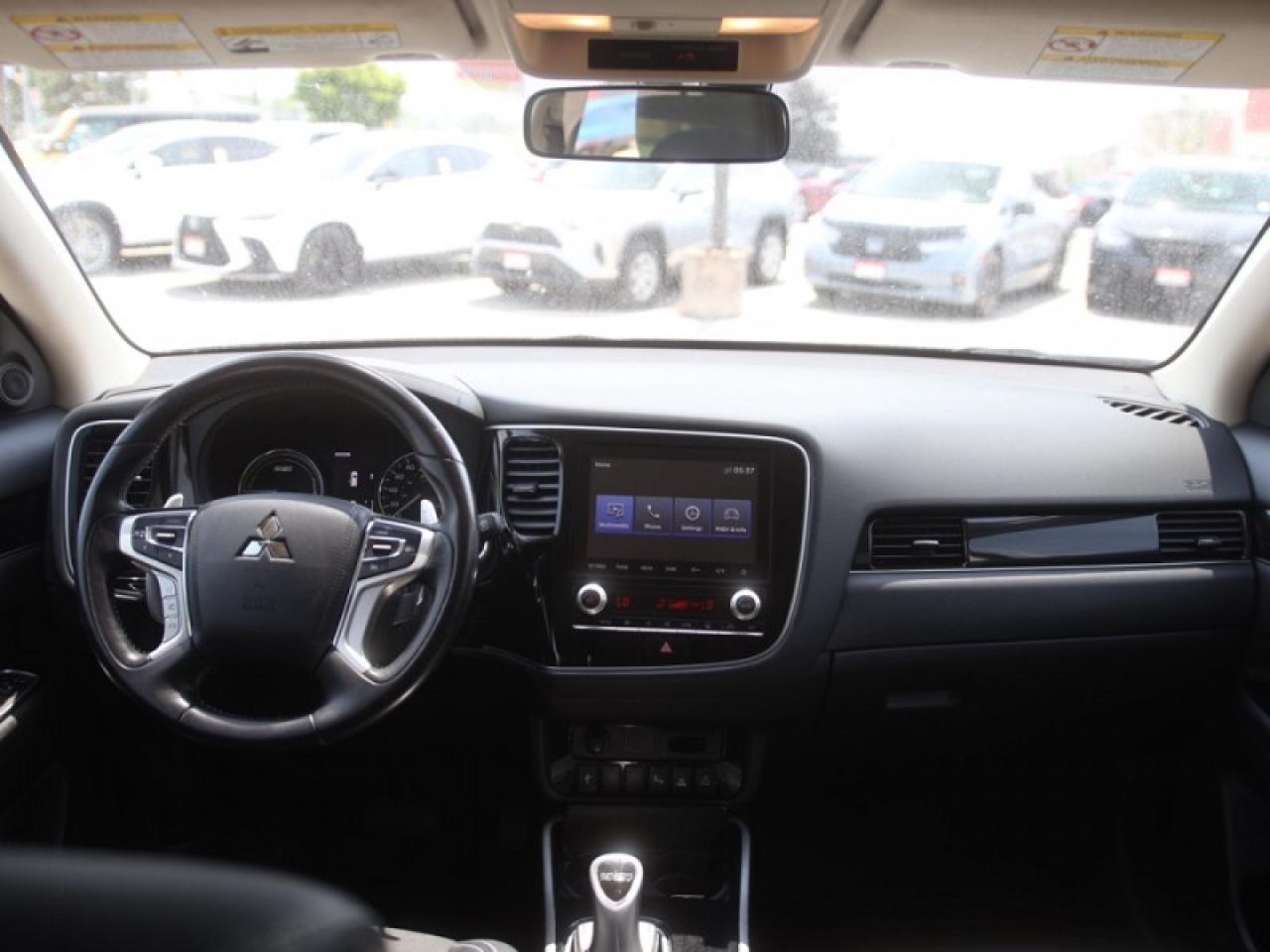 2020 Mitsubishi Outlander Phev SE  **14 SERVICE RECORDS** Photo