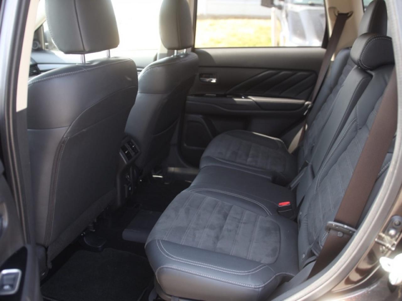 2020 Mitsubishi Outlander Phev SE  **14 SERVICE RECORDS** Photo