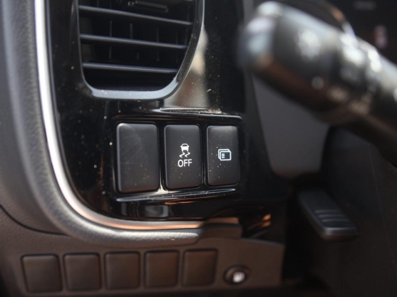 2020 Mitsubishi Outlander Phev SE  **14 SERVICE RECORDS** Photo