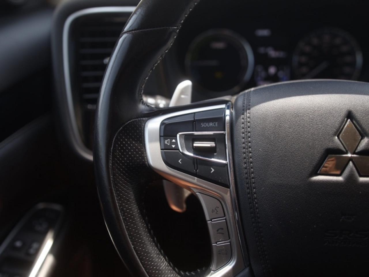 2020 Mitsubishi Outlander Phev SE  **14 SERVICE RECORDS** Photo