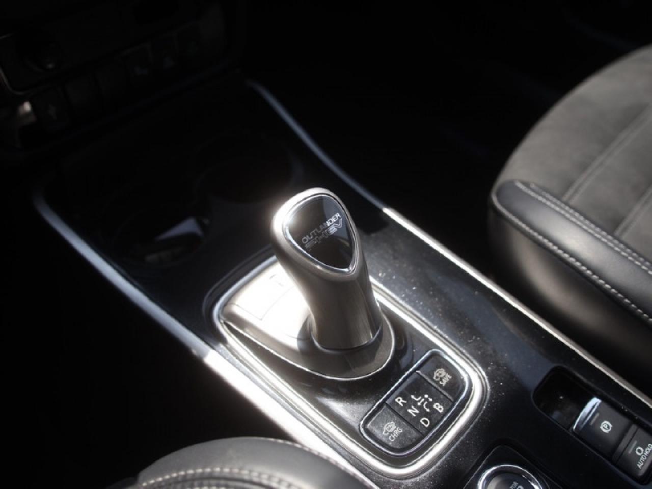 2020 Mitsubishi Outlander Phev SE  **14 SERVICE RECORDS** Photo