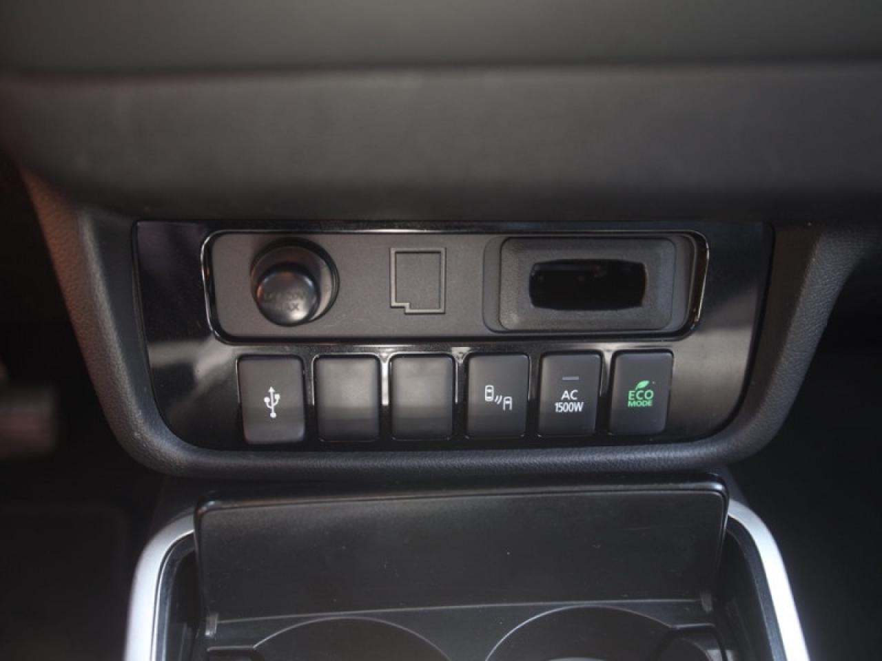 2020 Mitsubishi Outlander Phev SE  **14 SERVICE RECORDS** Photo