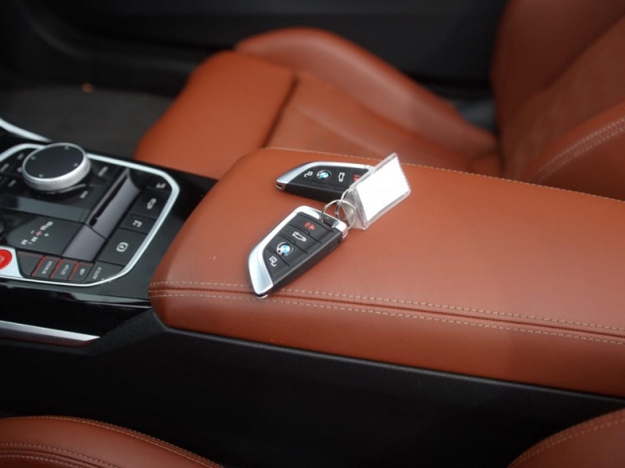 2022 BMW M4 Competition xDrive  **PRISTINE - LOW KMS** Photo
