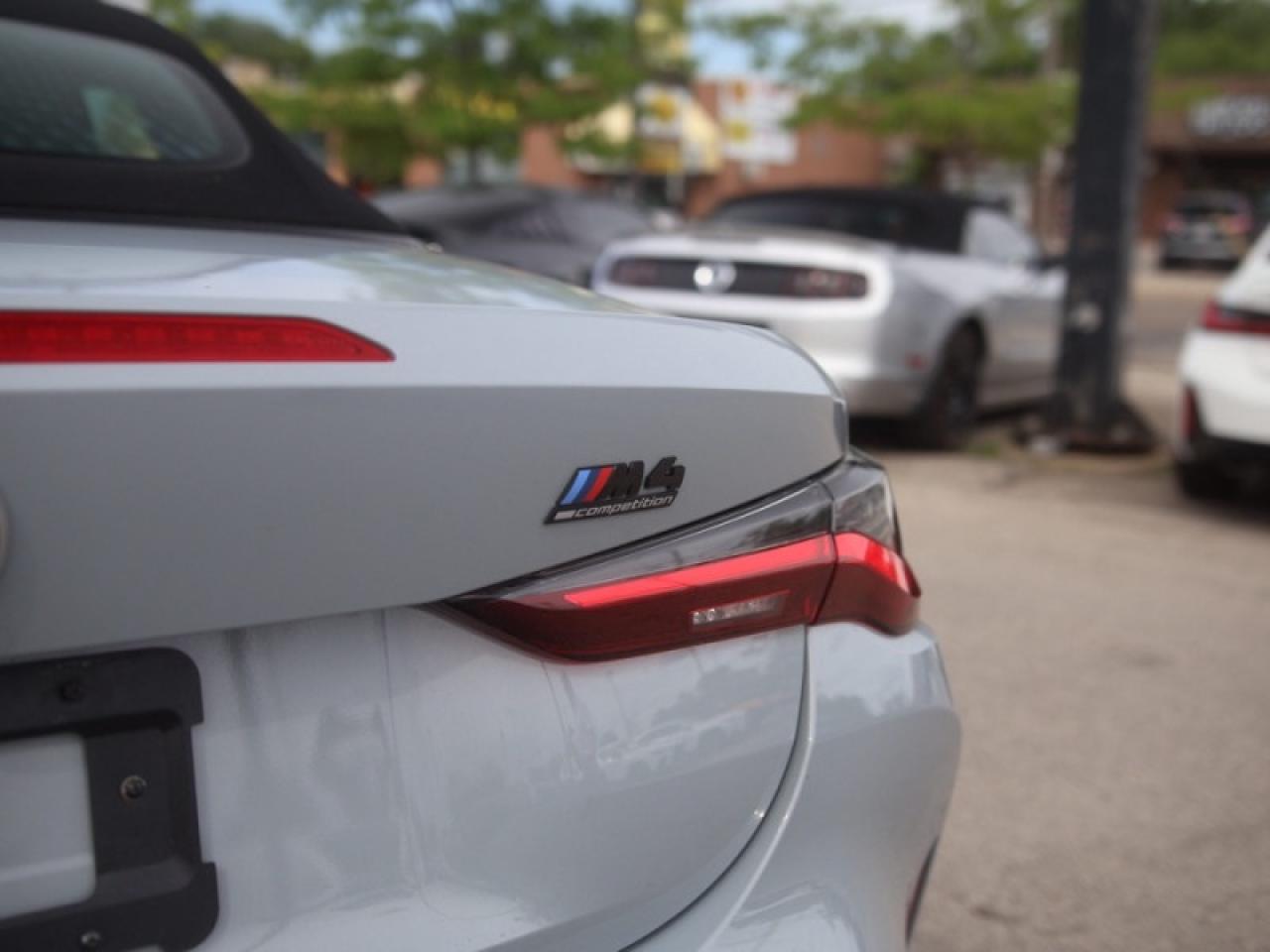 2022 BMW M4 Competition xDrive  **PRISTINE - LOW KMS** Photo