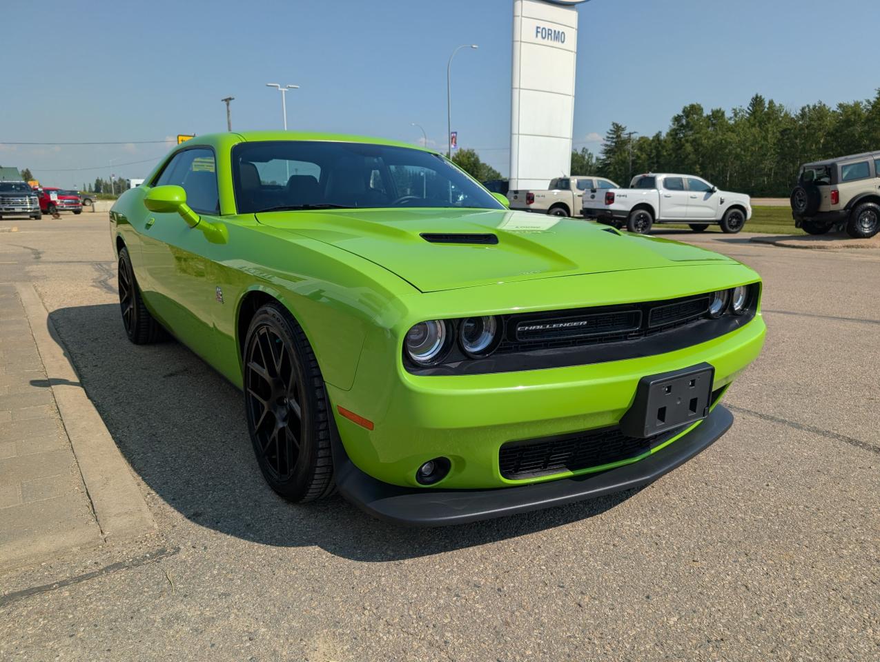 2015 Dodge Challenger Scat Pack Photo3