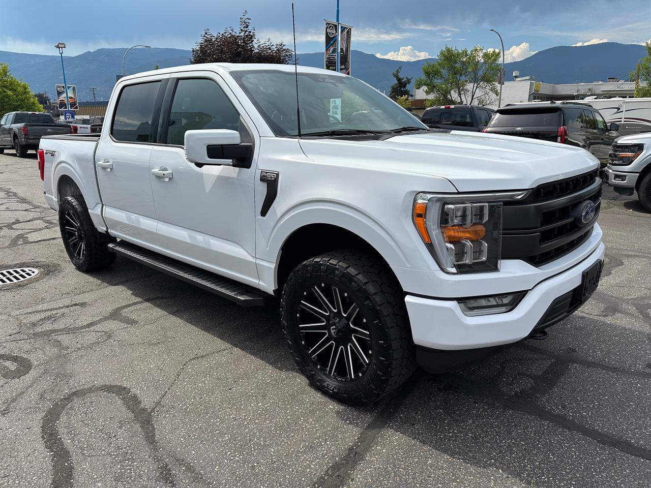 2022 Ford F-150 Lariat Photo2