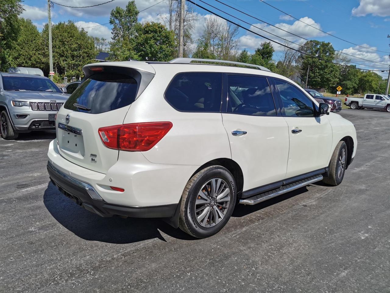 2017 Nissan Pathfinder SL 4WD - Photo #5