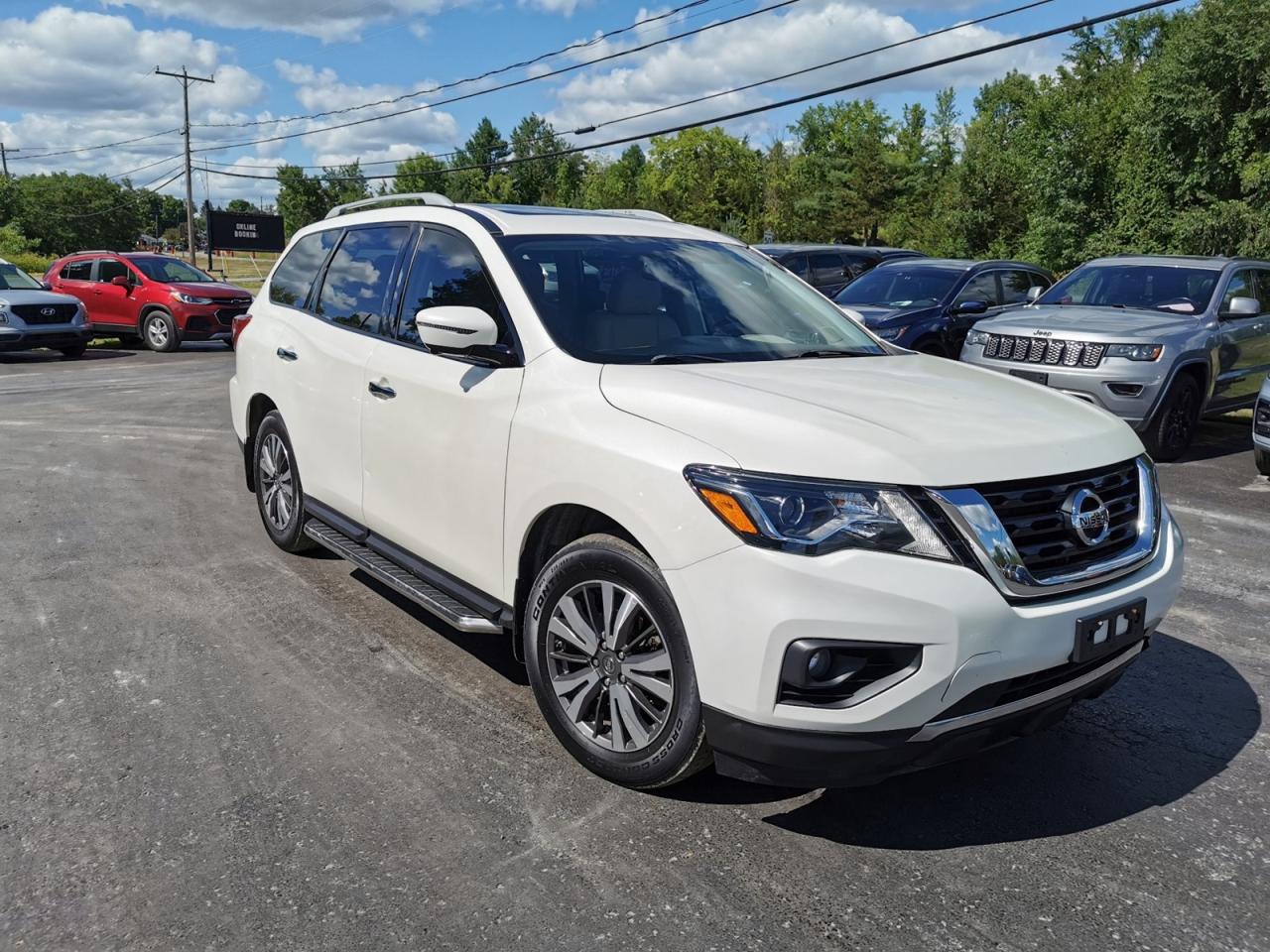 2017 Nissan Pathfinder SL 4WD - Photo #3