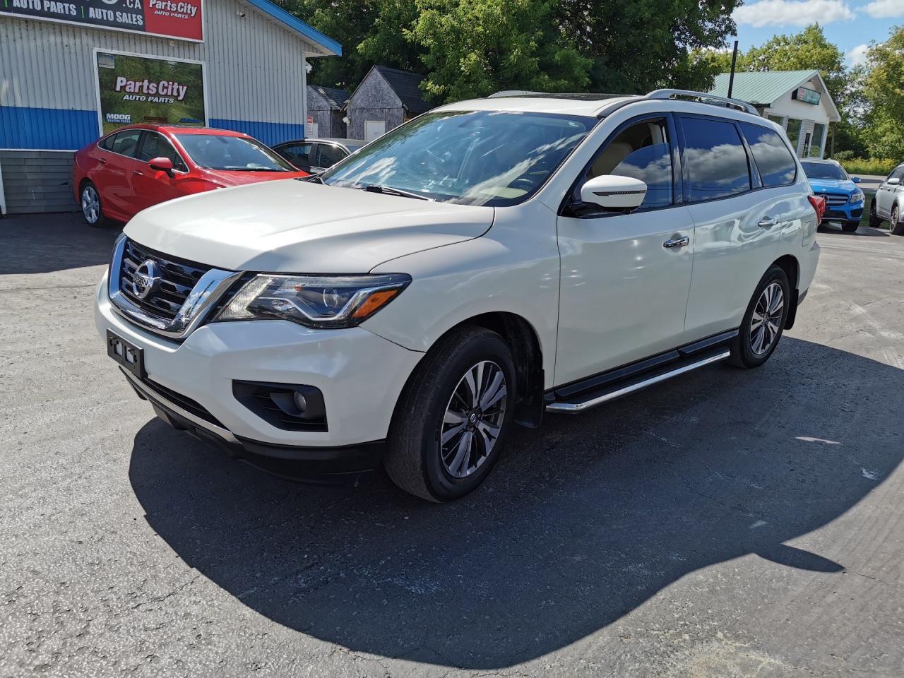Used 2017 Nissan Pathfinder SL 4WD for sale in Madoc, ON