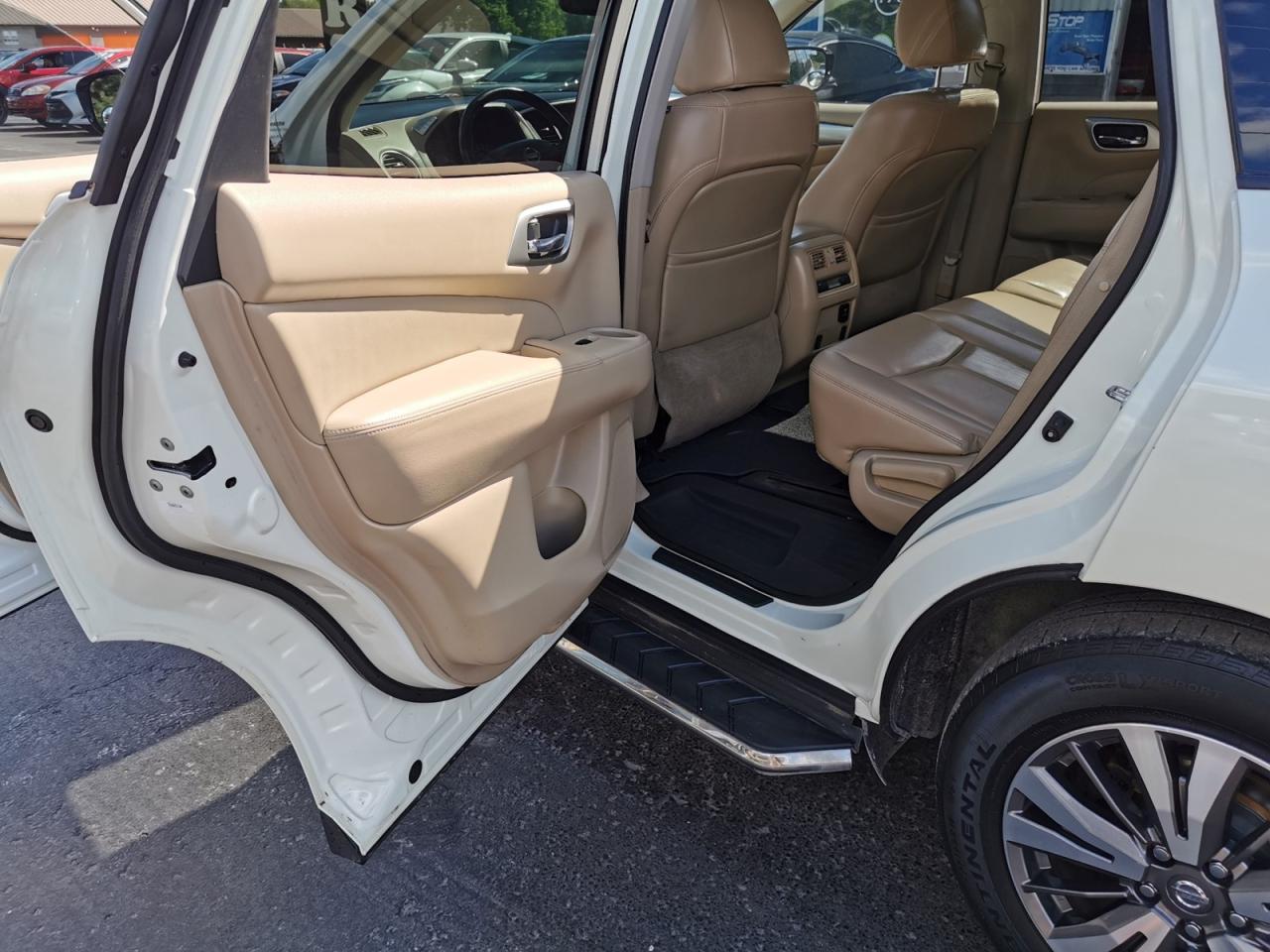 2017 Nissan Pathfinder SL 4WD - Photo #23
