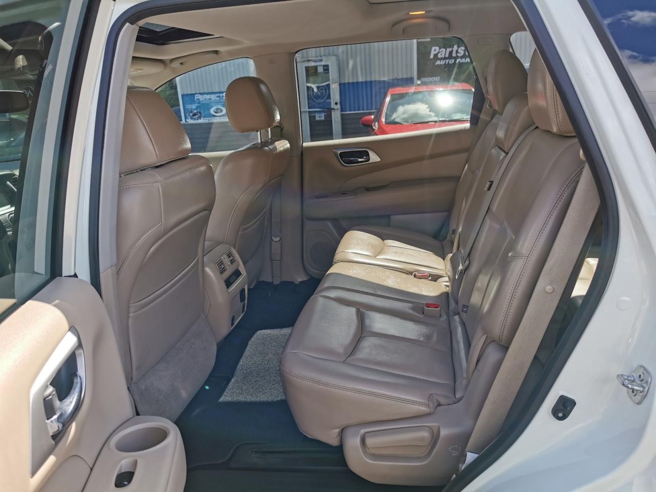 2017 Nissan Pathfinder SL 4WD - Photo #24