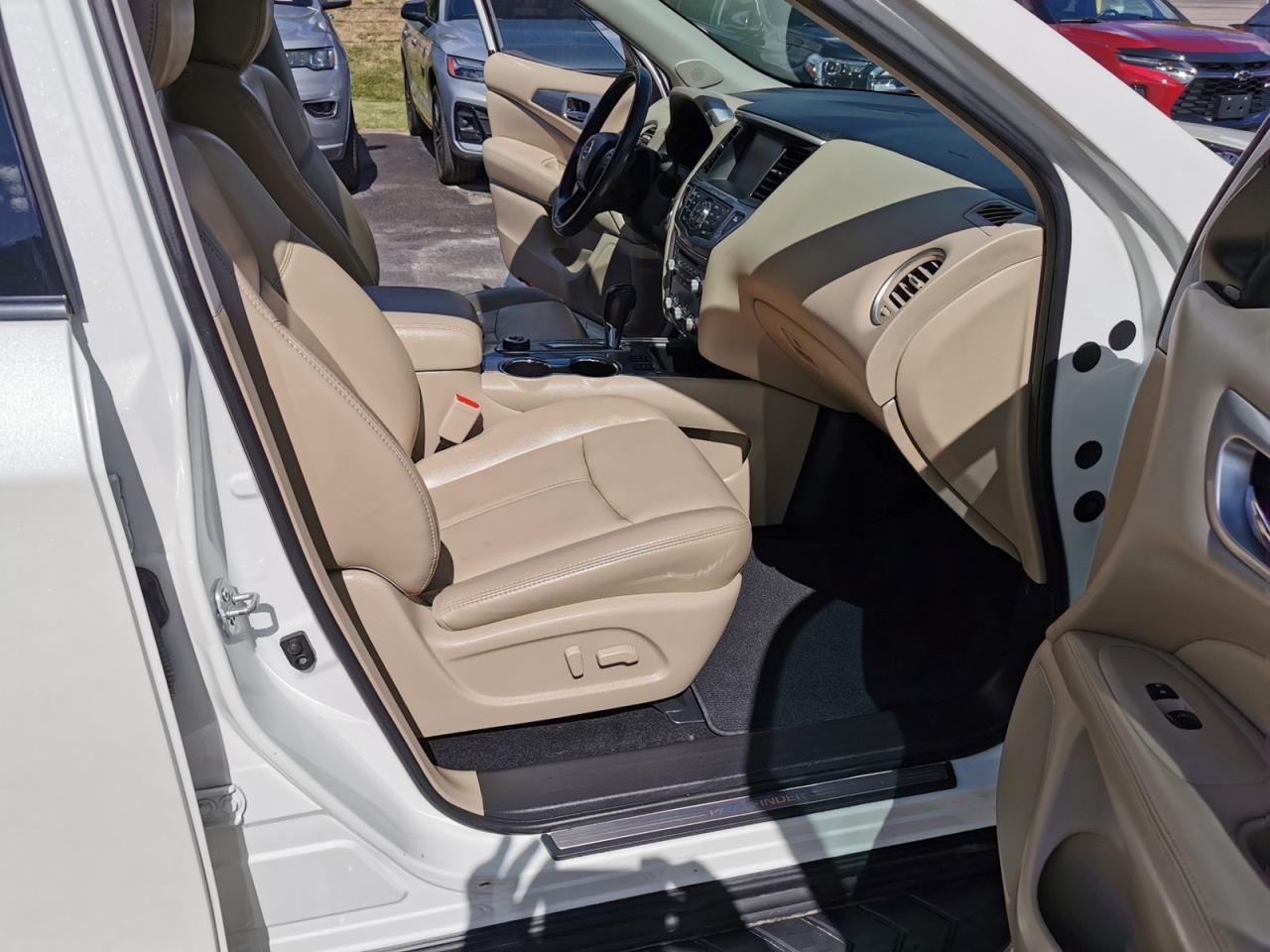 2017 Nissan Pathfinder SL 4WD - Photo #30