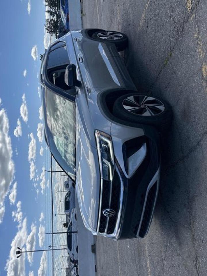 Used 2024 Volkswagen Taos Highline 4Motion | Leather | Navi | Pano Roof | Heated Seats + Steering | Beats Audio | and More ! for sale in Guelph, ON