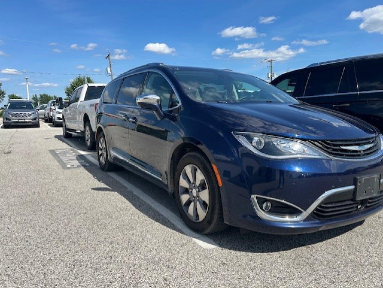Used 2018 Chrysler Pacifica Hybrid Limited 2WD for sale in Watford, ON