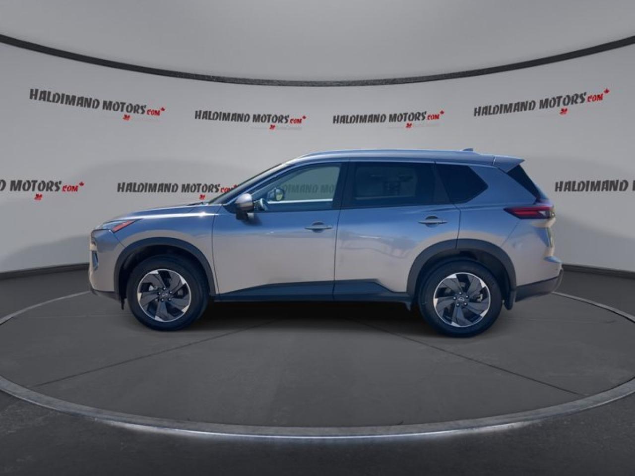 2025 Nissan Rogue SV Moonroof | AWD | One owner | Accident Free Photo4