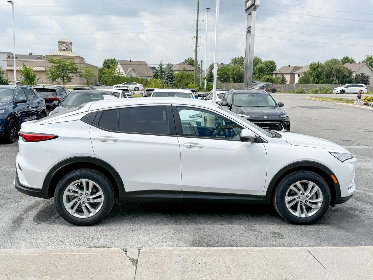 2025 Buick Envista Preferred 1.2L 3CYL WITH REMOTE START/ENTRY, HEATED SEATS, HEATED STEERING WHEEL, HD REAR VISION CAMERA, ANDROID AUTO AND APPLE CARPLAY Photo