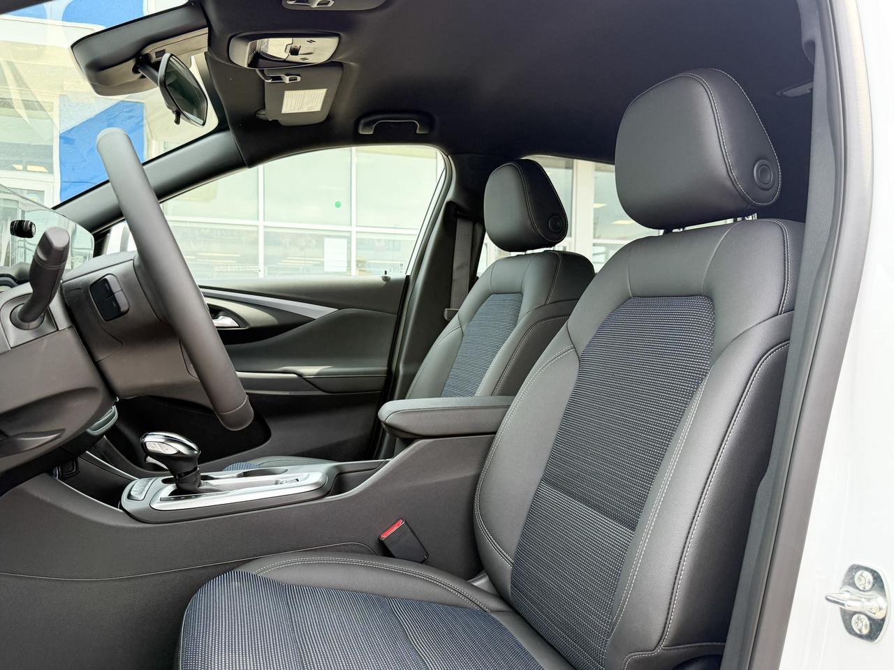 2025 Buick Envista Preferred 1.2L 3CYL WITH REMOTE START/ENTRY, HEATED SEATS, HEATED STEERING WHEEL, HD REAR VISION CAMERA, ANDROID AUTO AND APPLE CARPLAY Photo