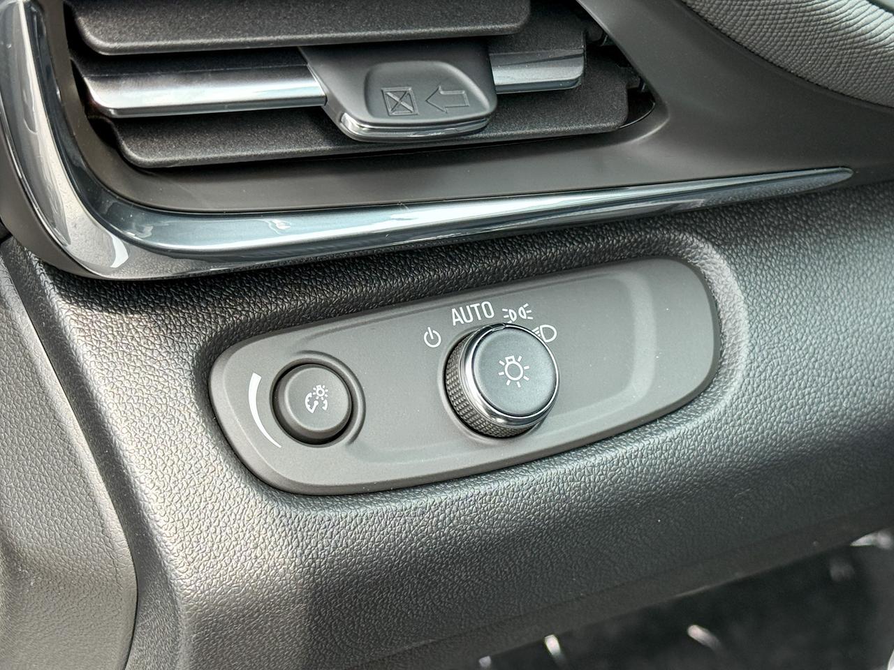 2025 Buick Envista Preferred 1.2L 3CYL WITH REMOTE START/ENTRY, HEATED SEATS, HEATED STEERING WHEEL, HD REAR VISION CAMERA, ANDROID AUTO AND APPLE CARPLAY Photo