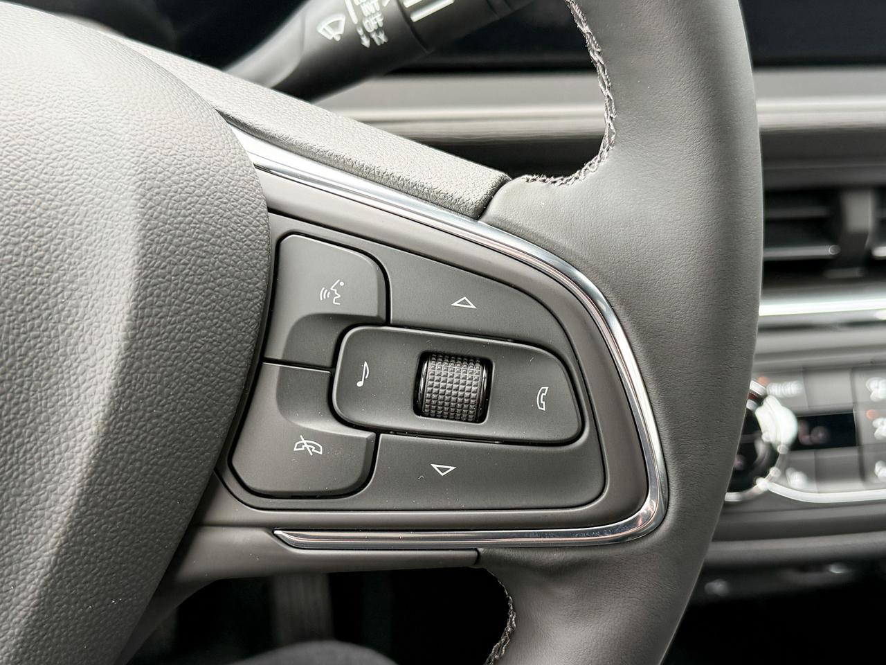 2025 Buick Envista Preferred 1.2L 3CYL WITH REMOTE START/ENTRY, HEATED SEATS, HEATED STEERING WHEEL, HD REAR VISION CAMERA, ANDROID AUTO AND APPLE CARPLAY Photo