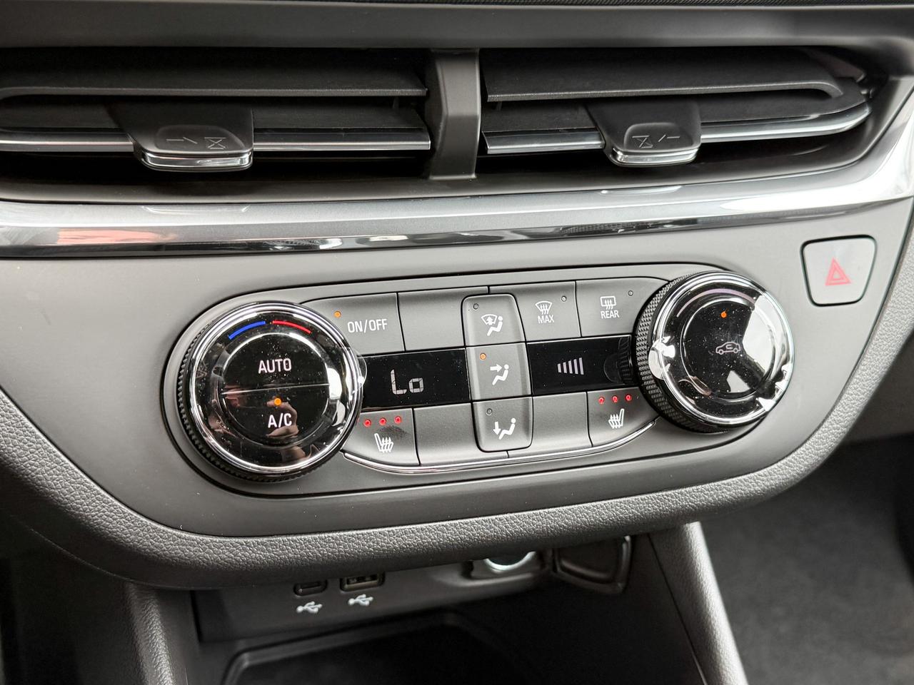 2025 Buick Envista Preferred 1.2L 3CYL WITH REMOTE START/ENTRY, HEATED SEATS, HEATED STEERING WHEEL, HD REAR VISION CAMERA, ANDROID AUTO AND APPLE CARPLAY Photo