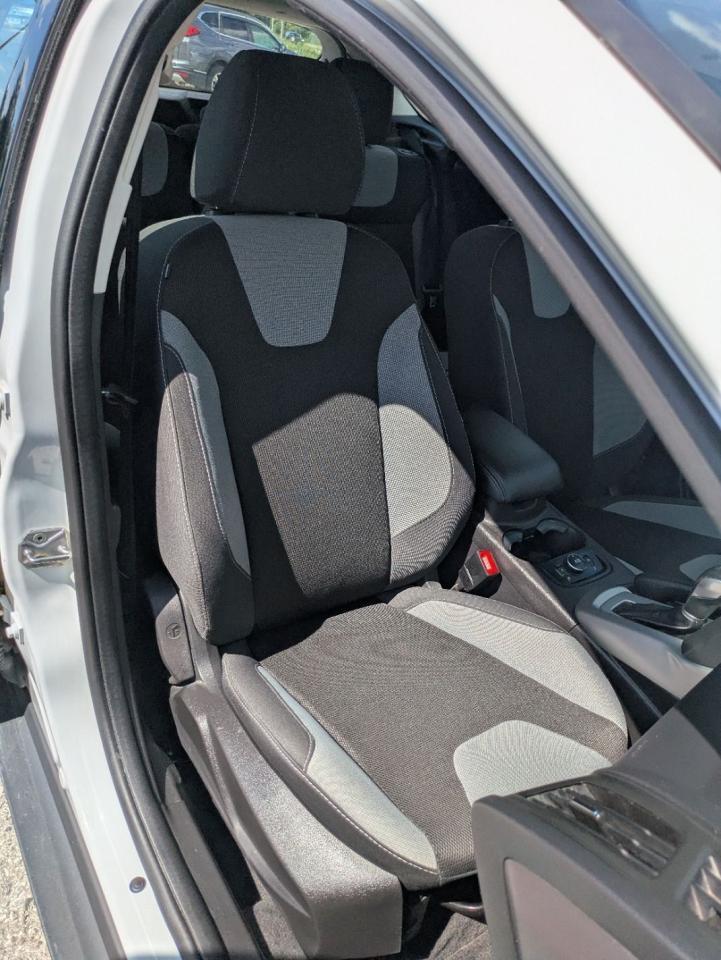 2014 Ford Focus SE - Photo #16
