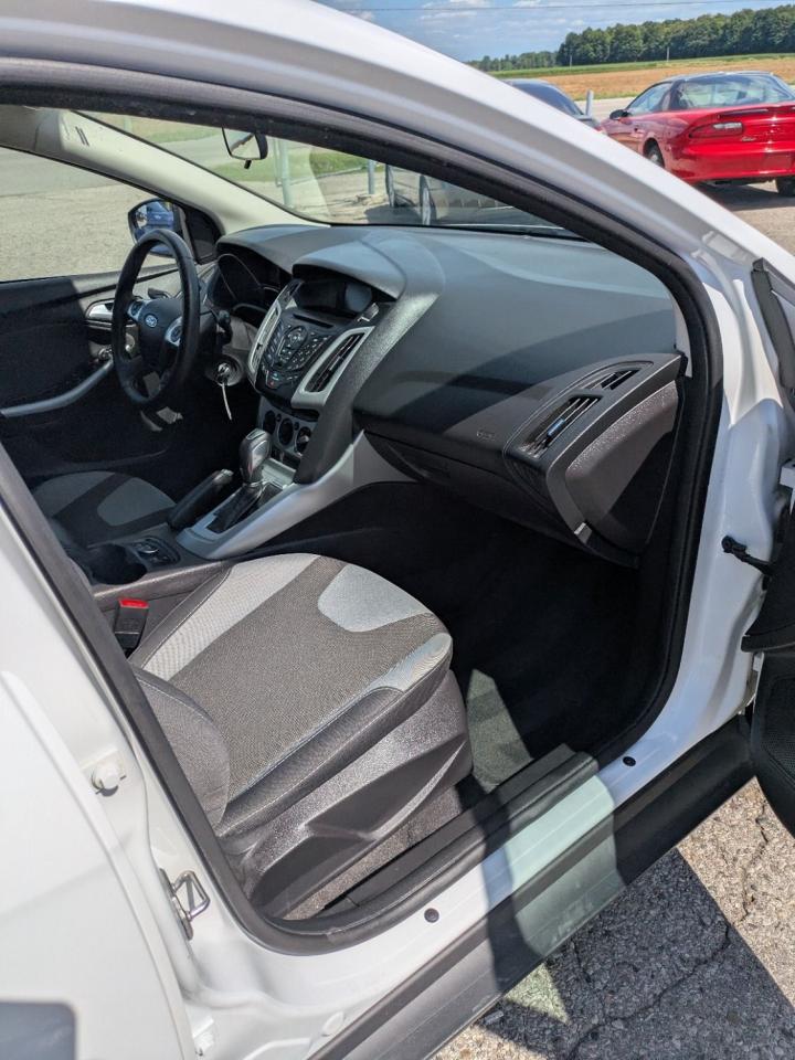2014 Ford Focus SE - Photo #17