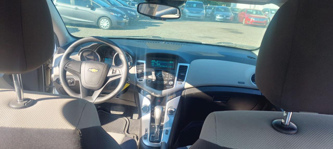 2016 Chevrolet Cruze 4dr Sdn - Photo #17