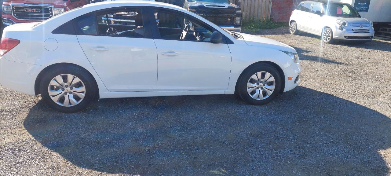 2016 Chevrolet Cruze 4dr Sdn - Photo #2